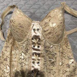 “Oh Yes” Lace-up top